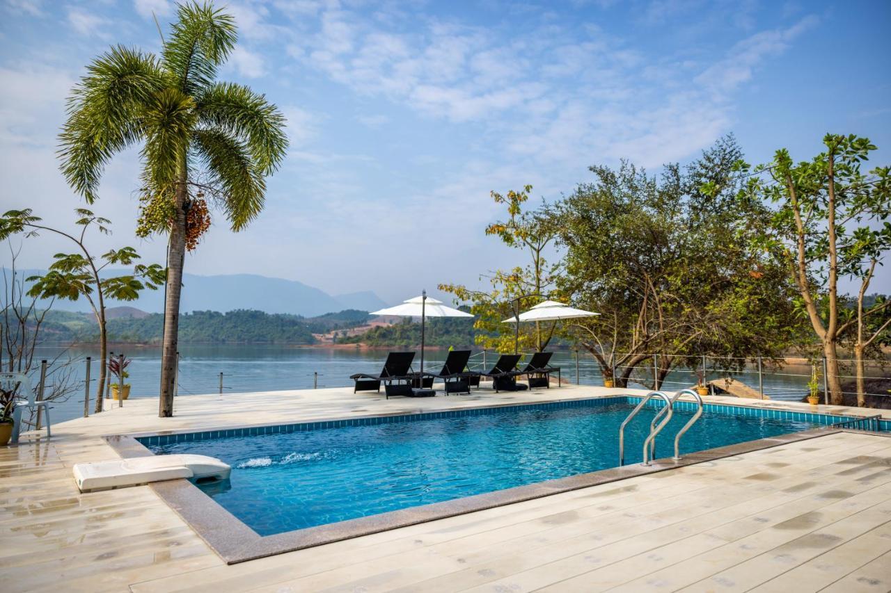 The Sanctuary Nam Ngum Beach Resort Ванг-Виенг Экстерьер фото