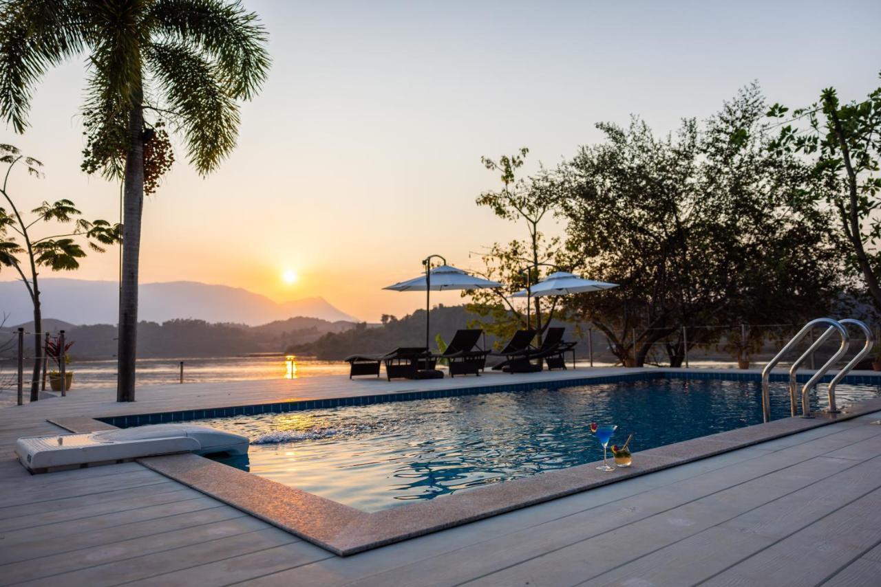 The Sanctuary Nam Ngum Beach Resort Ванг-Виенг Экстерьер фото