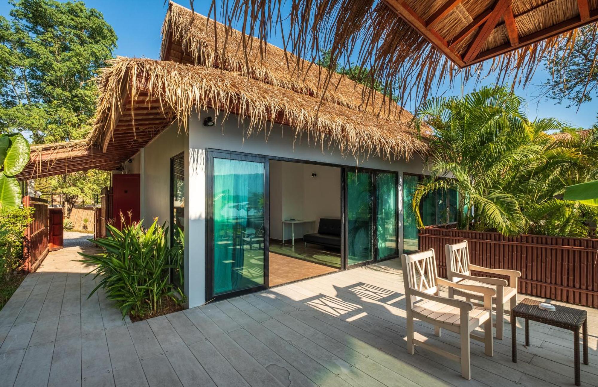 The Sanctuary Nam Ngum Beach Resort Ванг-Виенг Экстерьер фото