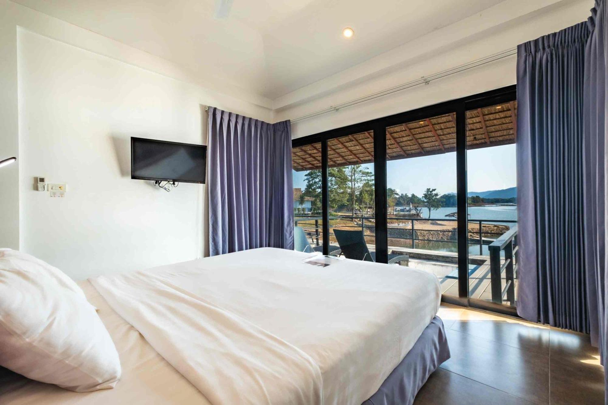 The Sanctuary Nam Ngum Beach Resort Ванг-Виенг Экстерьер фото