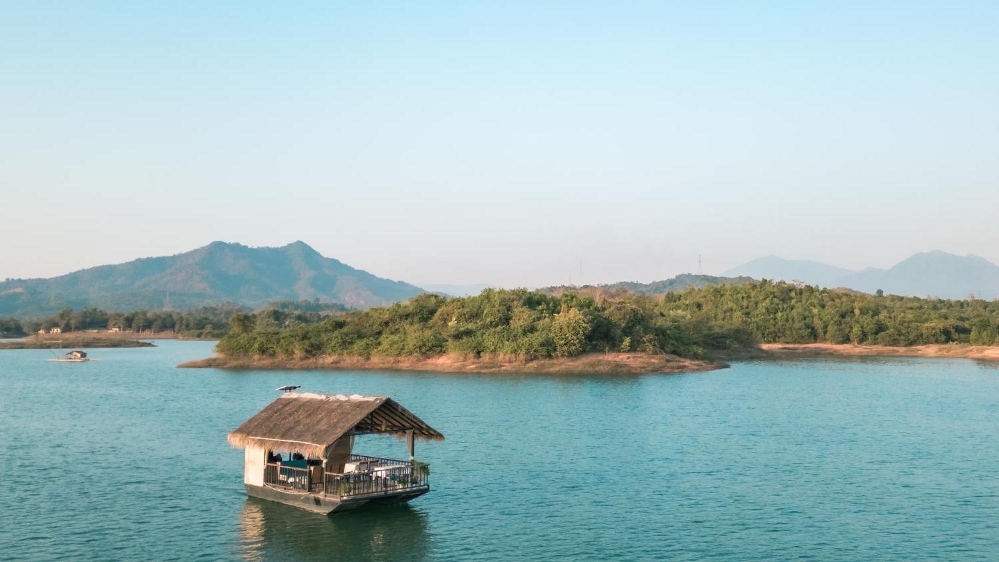 The Sanctuary Nam Ngum Beach Resort Ванг-Виенг Экстерьер фото
