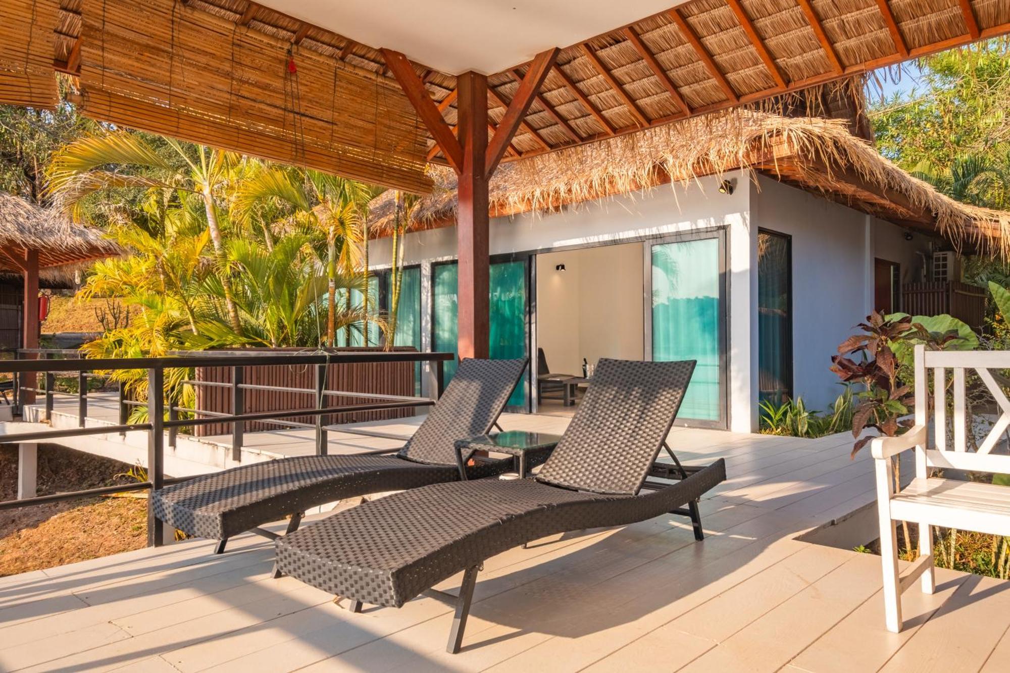 The Sanctuary Nam Ngum Beach Resort Ванг-Виенг Экстерьер фото