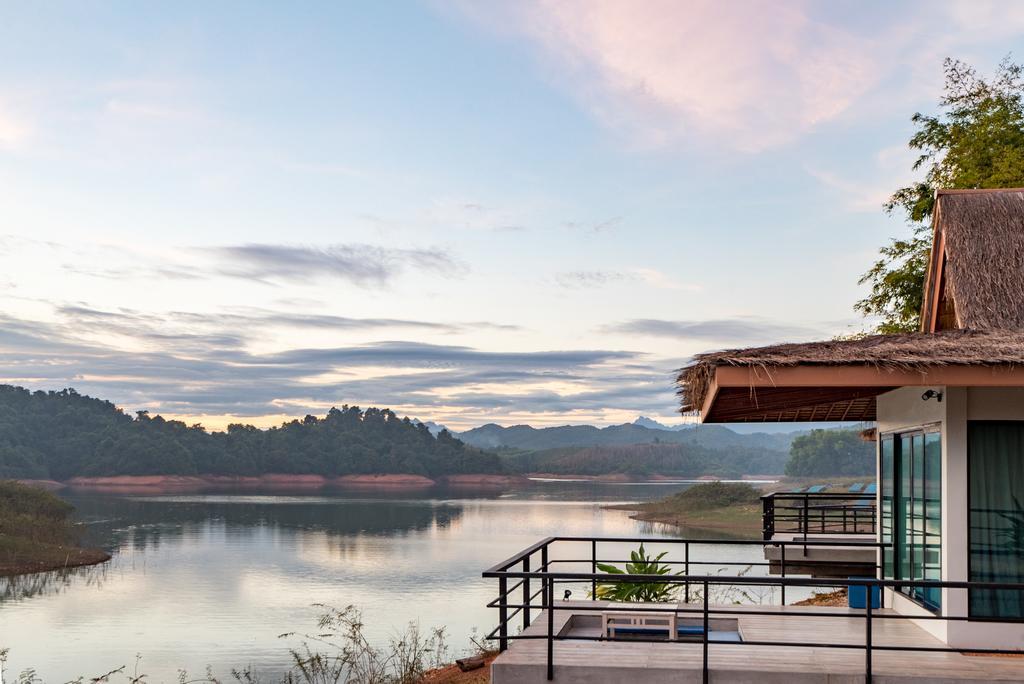 The Sanctuary Nam Ngum Beach Resort Ванг-Виенг Экстерьер фото
