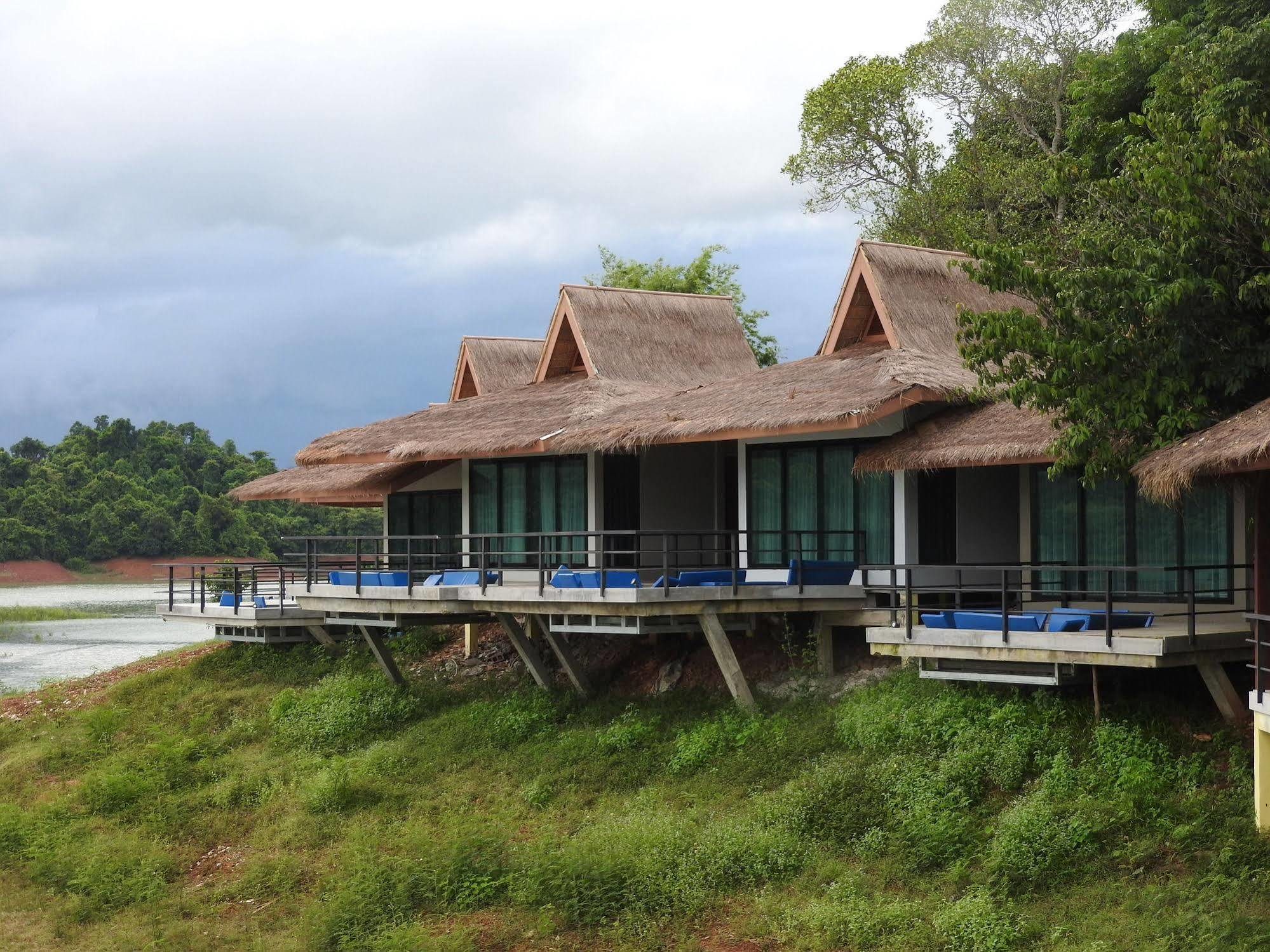 The Sanctuary Nam Ngum Beach Resort Ванг-Виенг Экстерьер фото