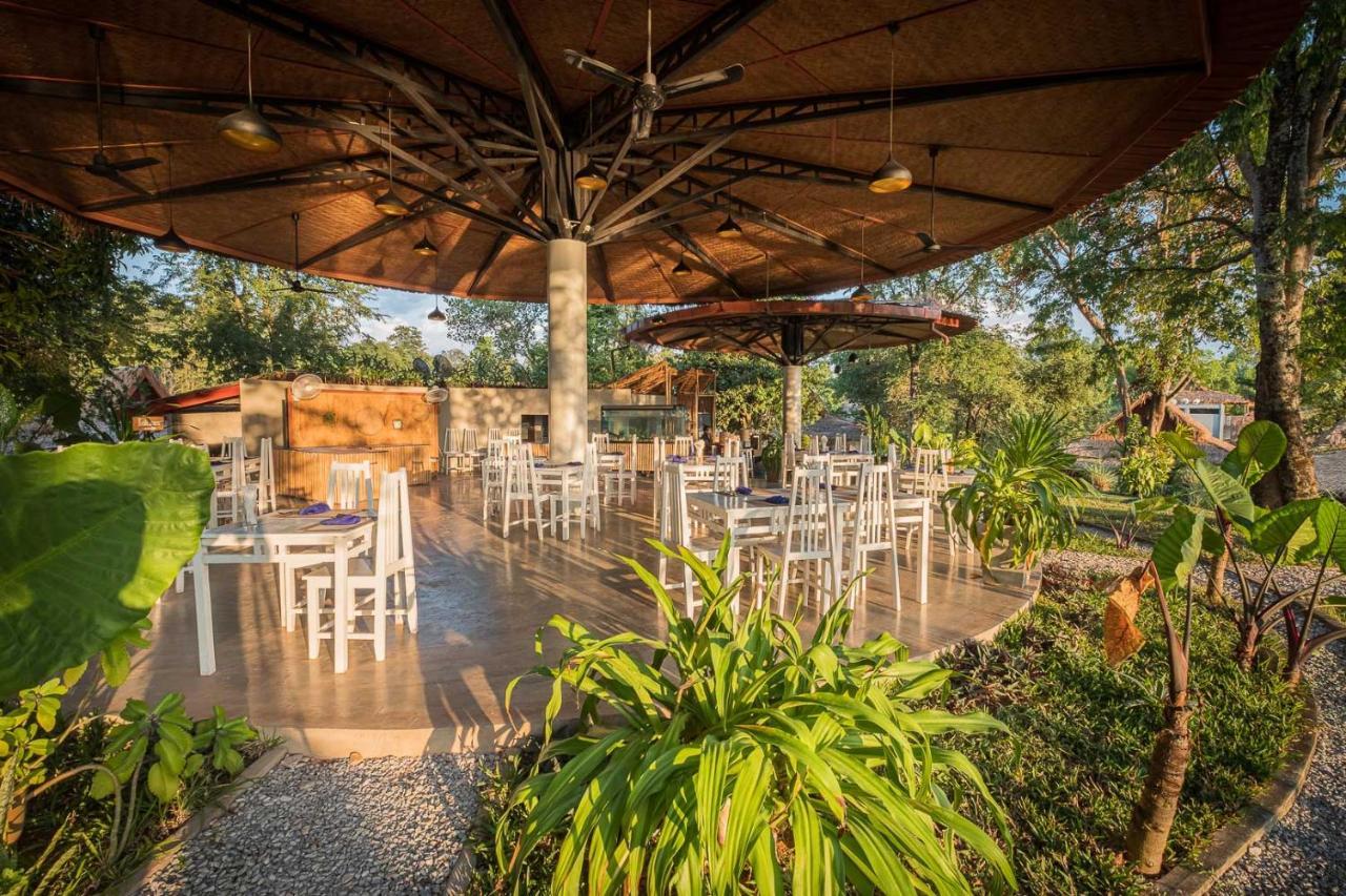 The Sanctuary Nam Ngum Beach Resort Ванг-Виенг Экстерьер фото